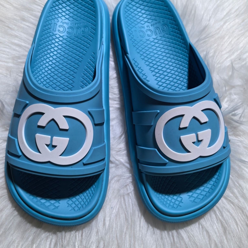 G*u*i slippers